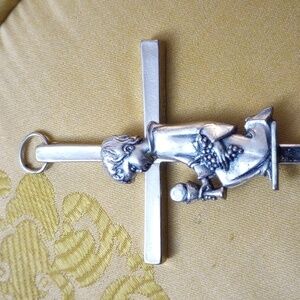 NWOT Silver Metal wall cross with boy kneeling.
